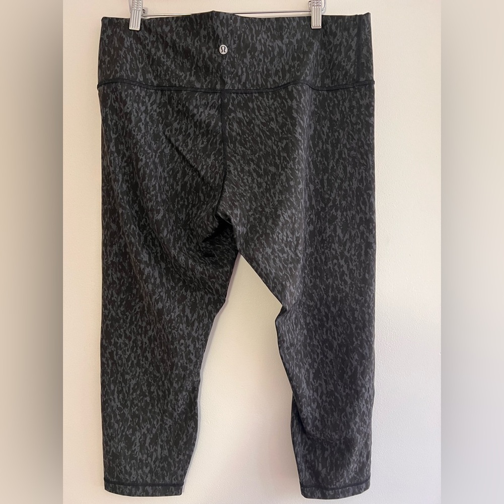 Lululemon Wunder Under high rise crop